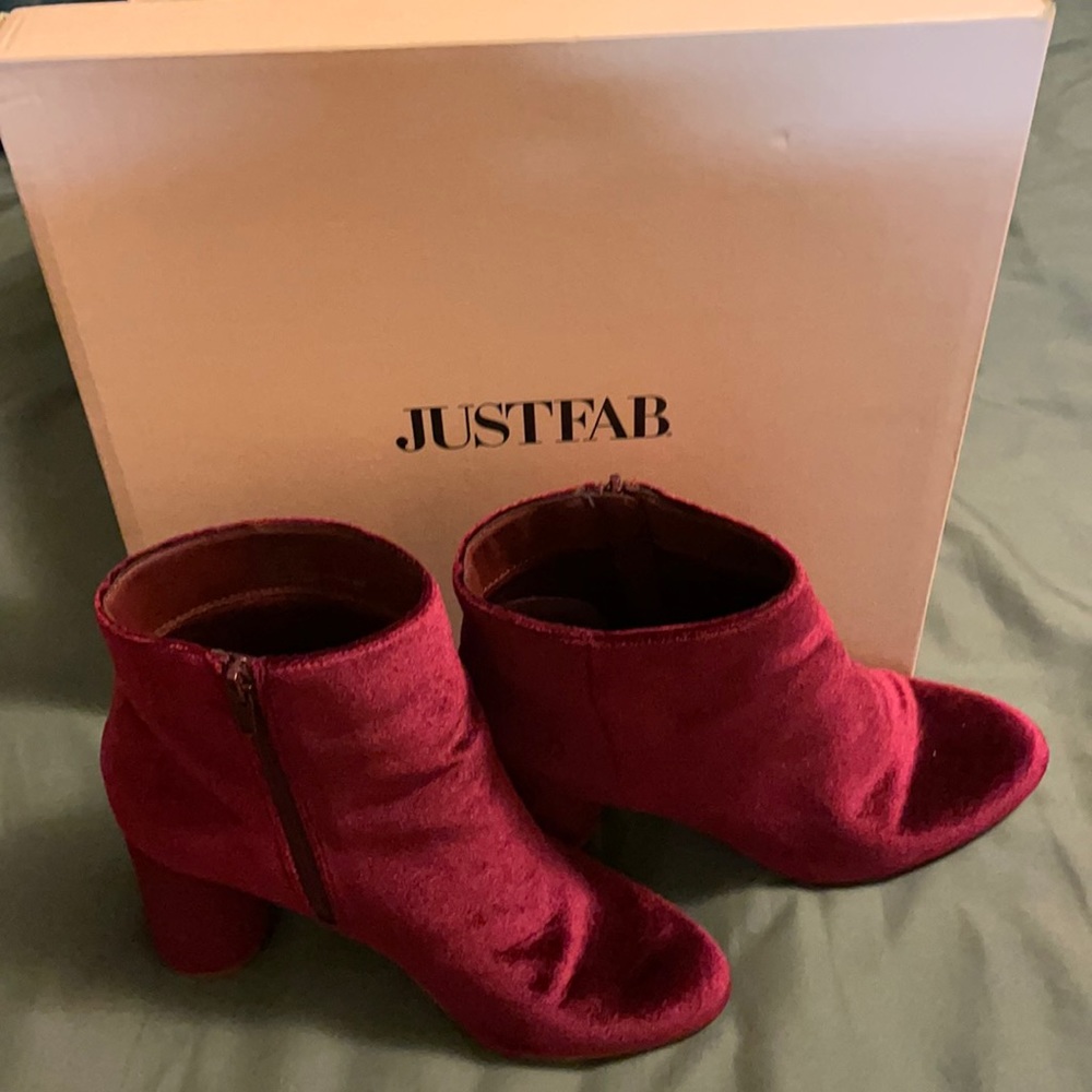 Gently worn burgundy booties, 8.5